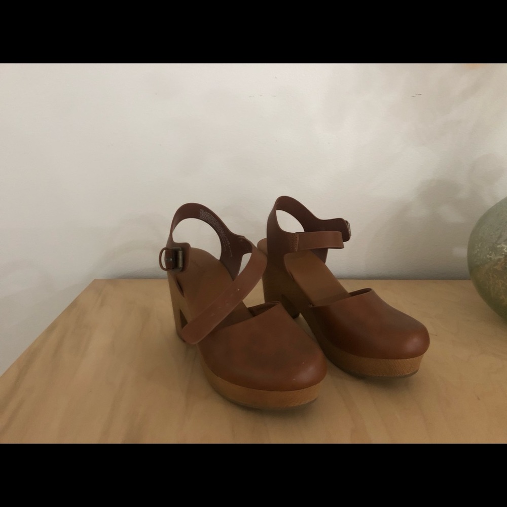 Clog heels